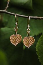 Pozłacany komplet LISTKI LIPY - wiszące kolczyki i naszyjnik - obrazek 4