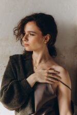 Pozłacany komplet listki KLONU JAWORA - kolczyki sztyfty i naszyjnik - obrazek 4