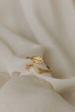 Pozłacany pierścionek gałązka DĘBU - obrazek 3