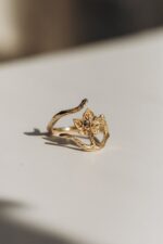 Pozłacany pierścionek gałązka KLONU JAWORA - obrazek 3