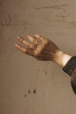 Pozłacany pierścionek gałązka KLONU JAWORA - obrazek 2